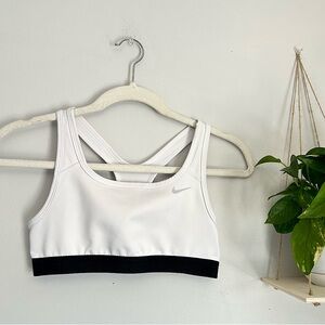 Nike White and Black Dri-FIT Sports Bra workout trending Pilates size medium
